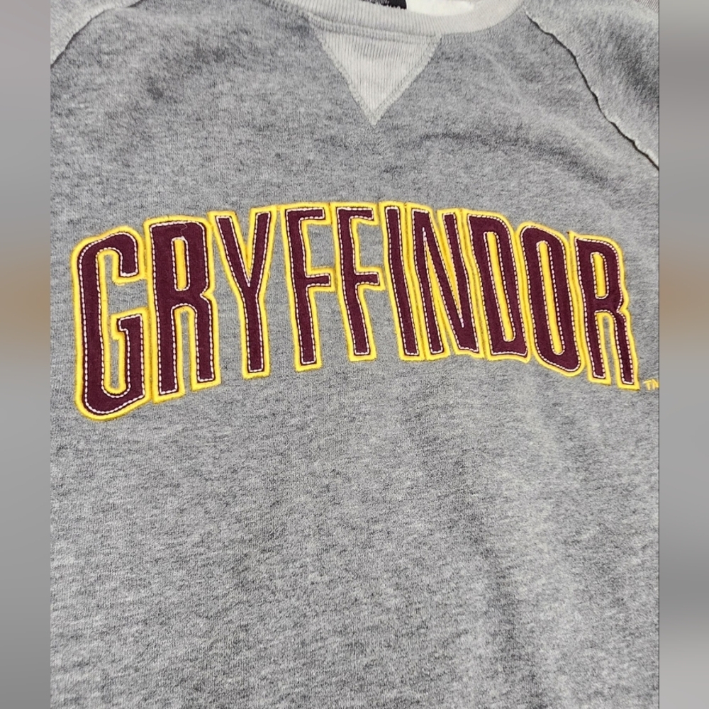 Universal Studios Harry Potter Gryffindor Spell Out Crew Neck - Picture 2 of 8